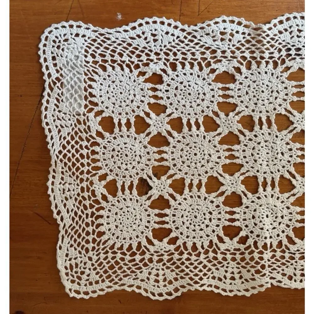 Vintage Lace Doily Set Metallic Thread Round & Rectangular Table Linens - Picture 10 of 14